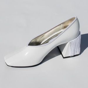 Suzanne Rae V pump with fringe, 39